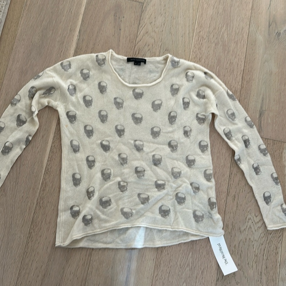 Skull cashmere cream sweater- silver skulls